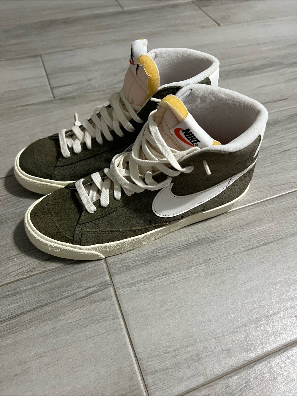 Nike women’s Blazer Mid